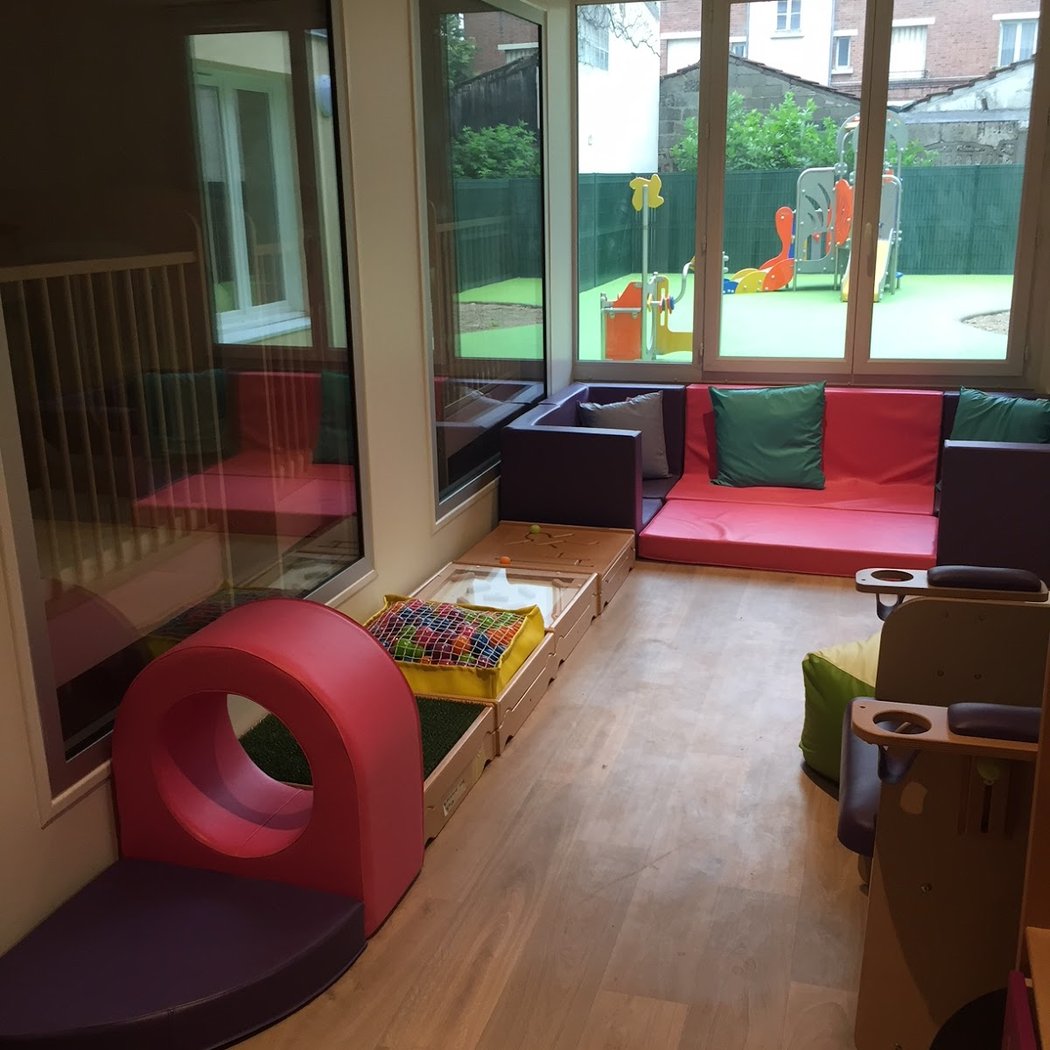 L'hirondelle Et La Colombe Crèche 2